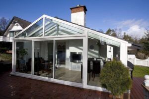 Hagestue i plast, tre eller aluminium